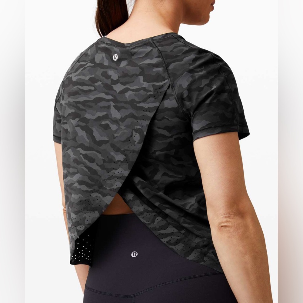 Lululemon Quick Pace Short Sleeve
Sequoia Camo Print Deep Coal Black gray